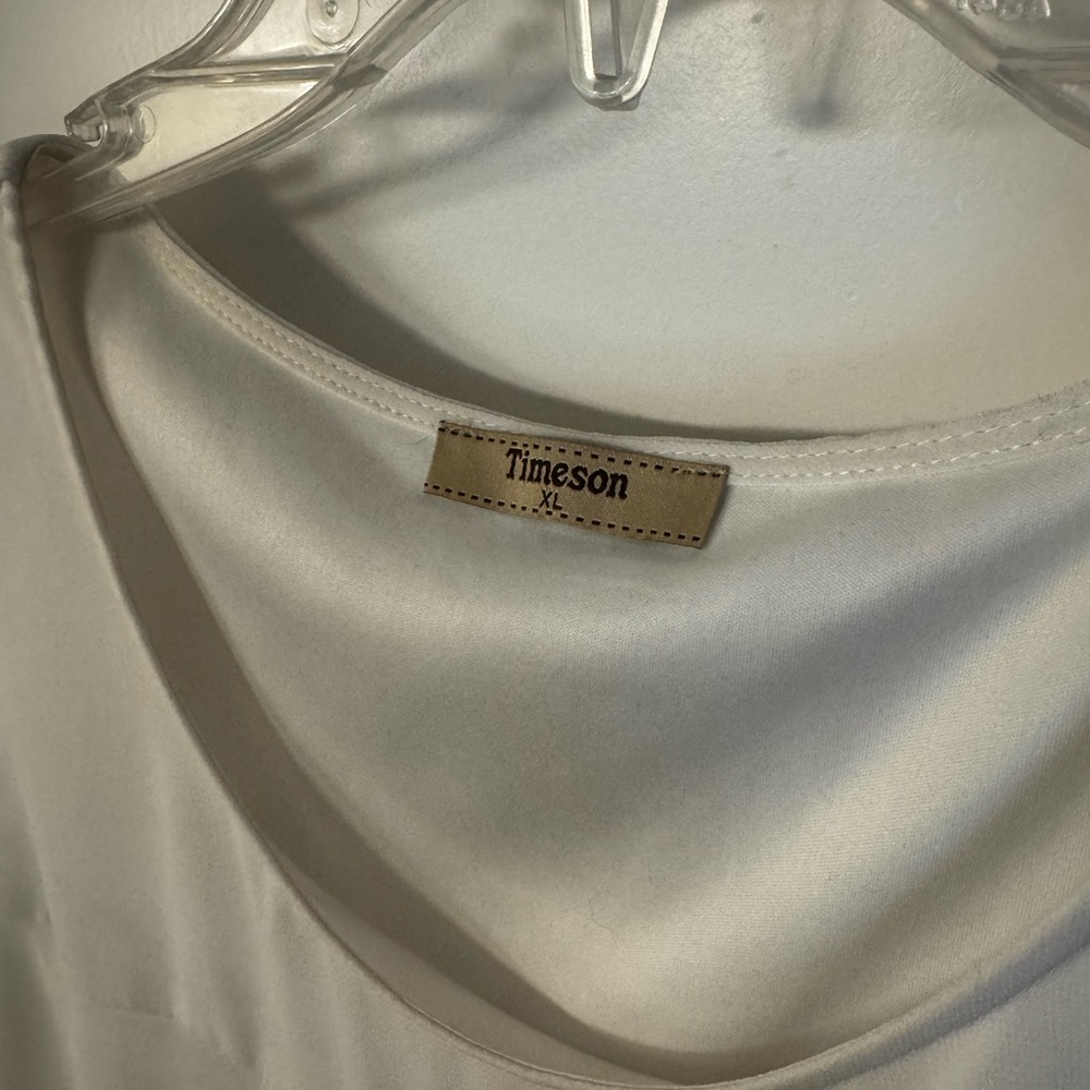 Sleeveless White Pleated Swing Tank Top - Picture 3 of 6